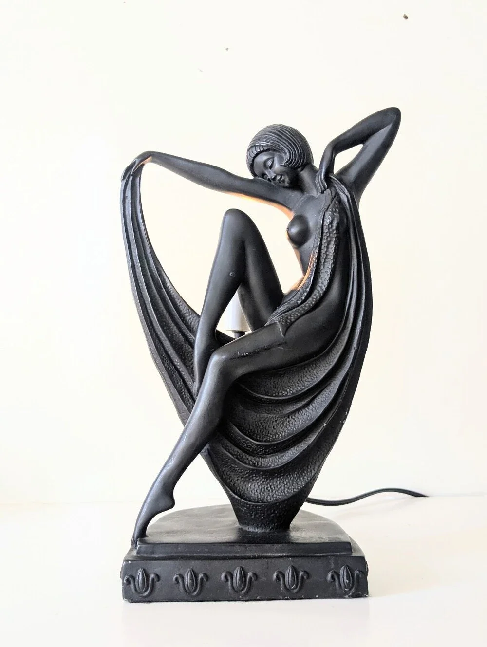 Vintage Art Deco Style Female Figurine Accent Lamp Black